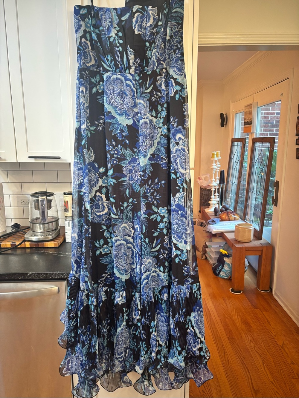 new Tadashi Shoji Morwenna Floral Print Ruffle Gown blue/black
CHW24386L-BKBFL - Picture 7 of 9